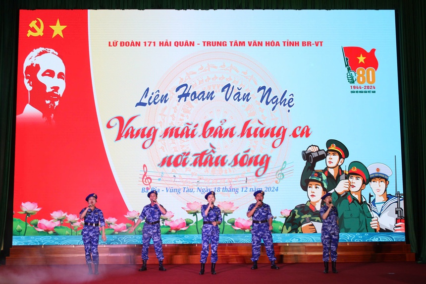 Liên hoan văn nghệ "Vang mãi bản hùng ca nơi đầu sóng"- Ảnh 1.