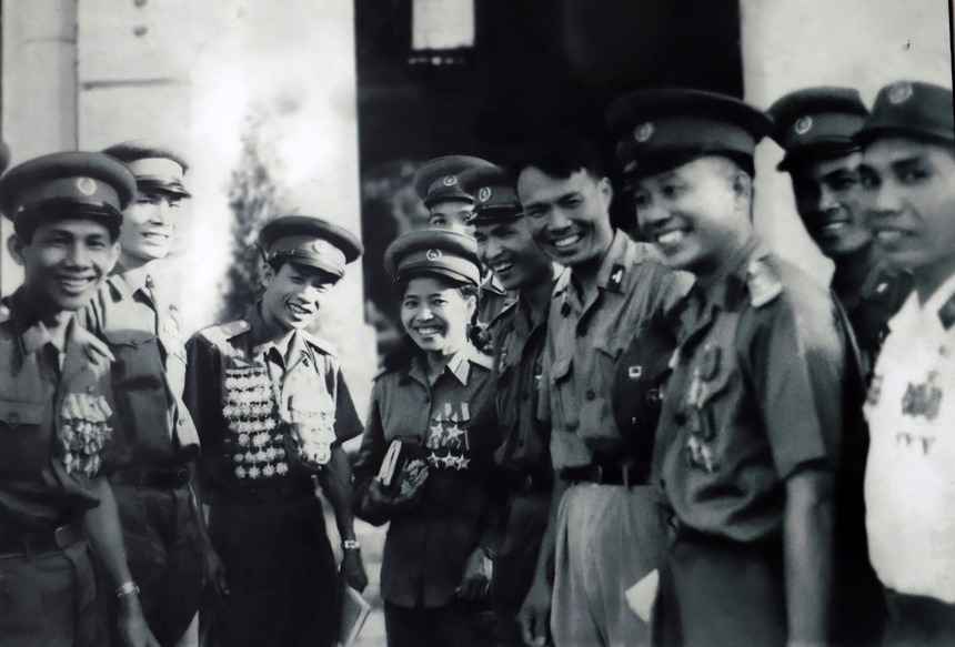 “Quân đội dạy tôi đứng thẳng trong bất cứ hoàn cảnh nào”
- Ảnh 1.
