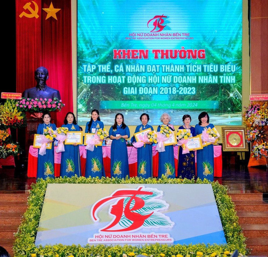 Bà Đặng Thị Trúc Lan Chi tái đắc cử Chủ tịch Hội Nữ doanh nhân tỉnh Bến Tre- Ảnh 2.