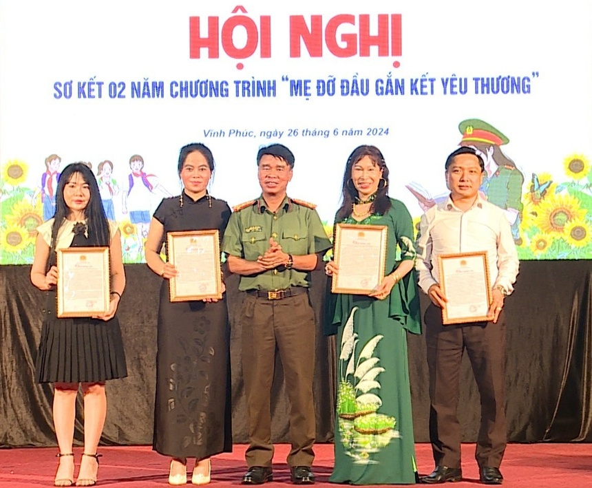 Vĩnh Phúc: Lan tỏa sâu rộng chương trình “Mẹ đỡ đầu - Gắn kết yêu thương” tới hội viên, cán bộ chiến sĩ- Ảnh 2.