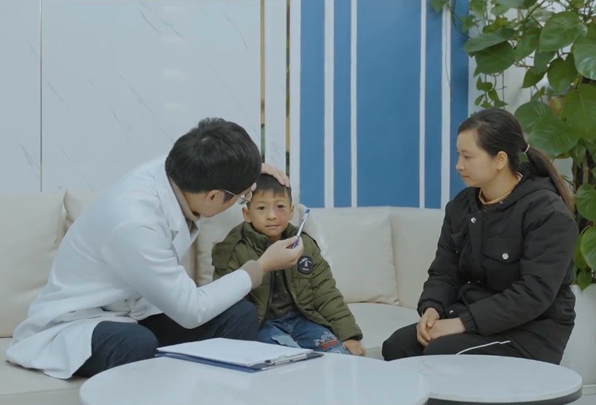 Bác sĩ nội trú với hành trình “xóa bớt cho em”- Ảnh 1.