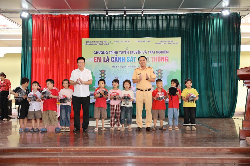 CSGT Hưng Yên gieo hạt mầm văn hóa giao thông cho hơn 1.000 học sinh- Ảnh 4.