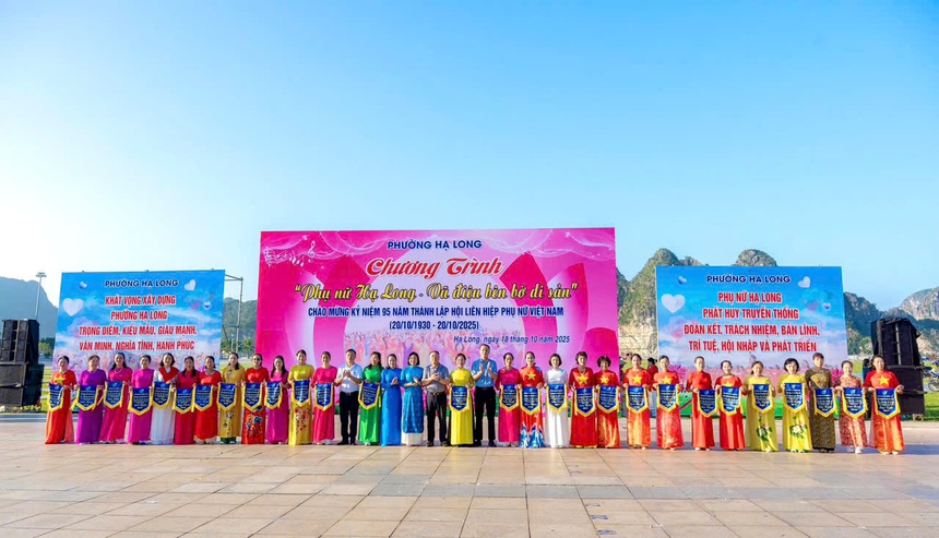 Phụ nữ Hạ Long đồng diễn vũ điệu bên bờ di sản, kích cầu phát triển du lịch- Ảnh 6.