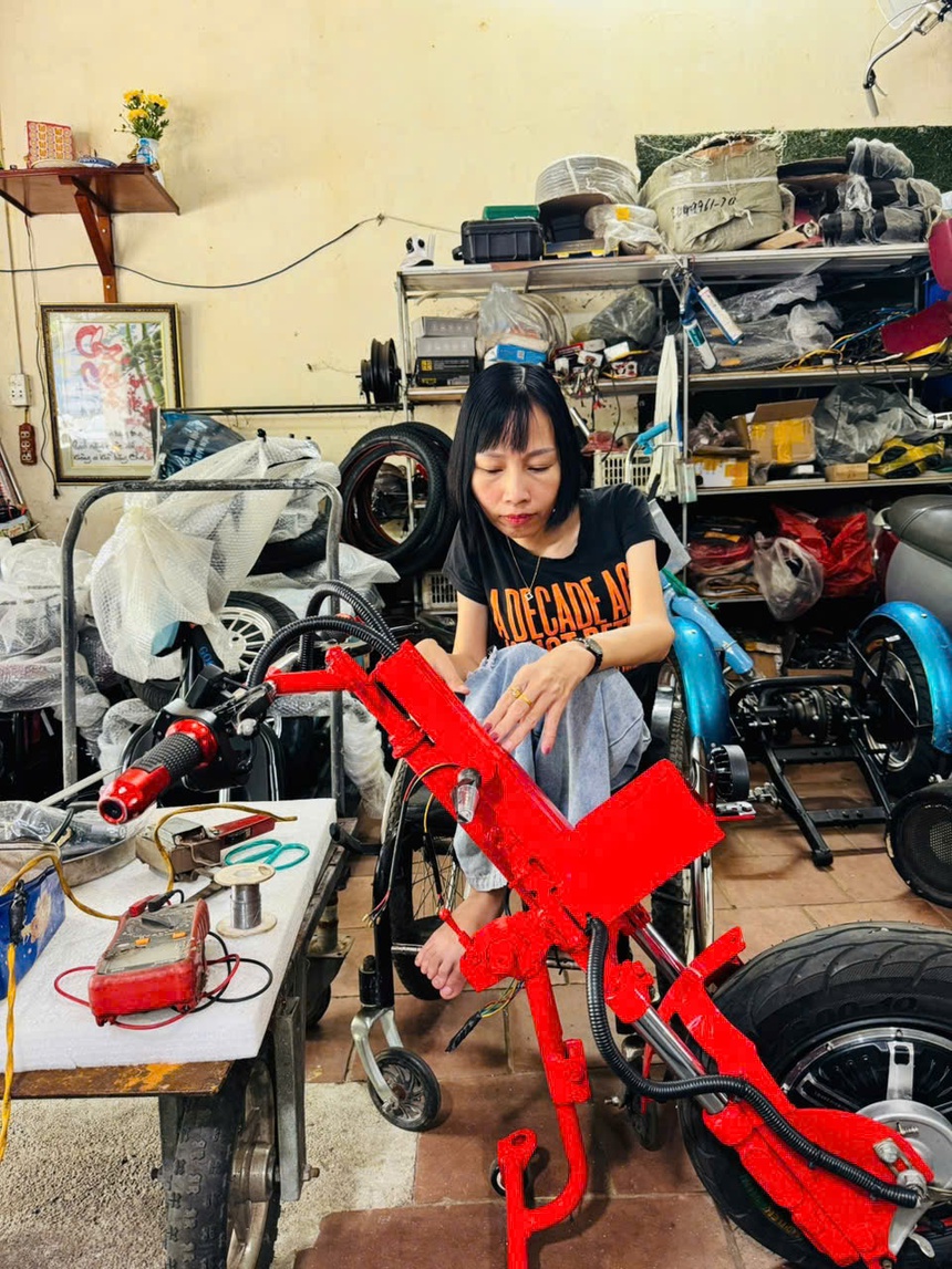 Cô gái 25kg làm nên “đôi chân thứ hai” cho người khuyết tật- Ảnh 1.