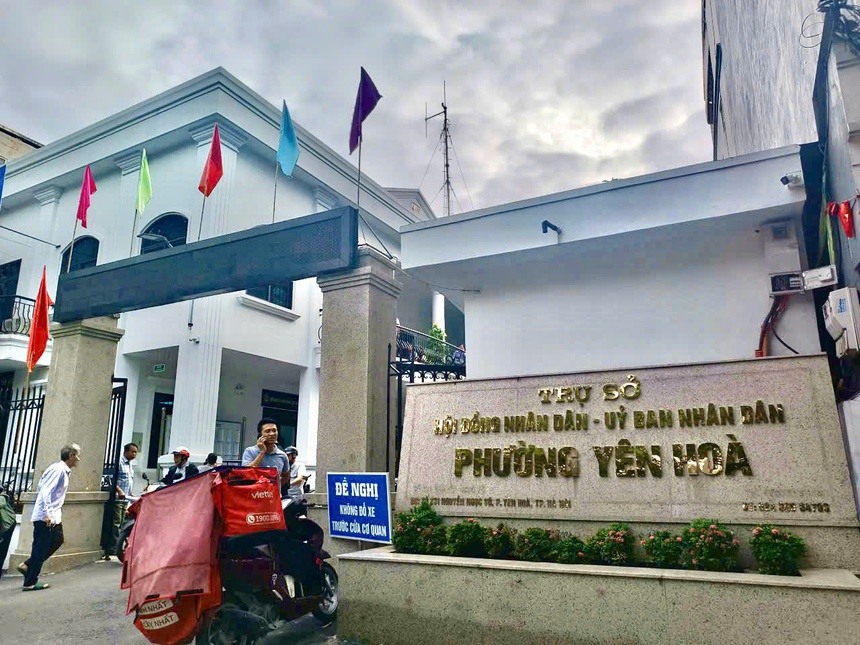 Kiểm điểm trách nhiệm cán bộ phường Yên Hòa thiếu chuẩn mực khi tiếp công dân- Ảnh 2. Kiểm điểm trách nhiệm cán bộ phường Yên Hòa thiếu chuẩn mực khi tiếp công dân- Ảnh 2.