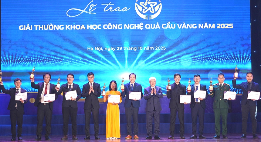 Trao Giải thưởng Quả Cầu Vàng và vinh danh 20 nữ sinh Khoa học công nghệ Việt Nam năm 2025- Ảnh 2.