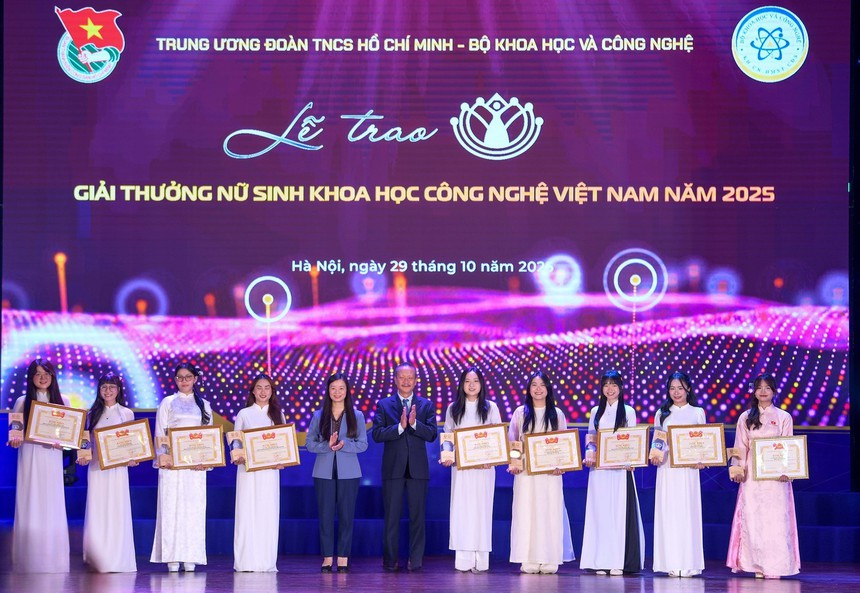 Trao Giải thưởng Quả Cầu Vàng và vinh danh 20 nữ sinh Khoa học công nghệ Việt Nam năm 2025- Ảnh 3.