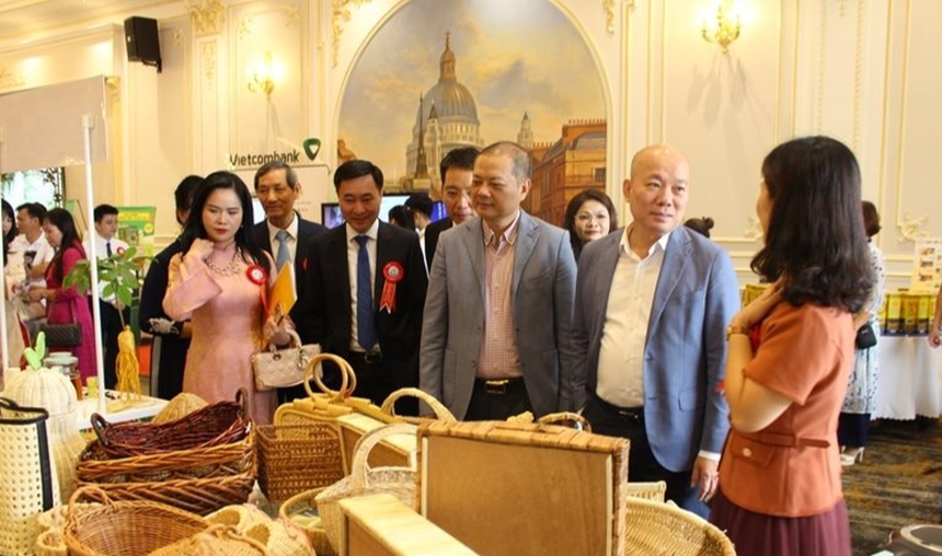 Hiệp hội doanh nghiệp tỉnh Hưng Yên đón Huân chương Lao động hạng Nhì- Ảnh 2. Hiệp hội doanh nghiệp tỉnh Hưng Yên đón Huân chương Lao động hạng Nhì- Ảnh 2.