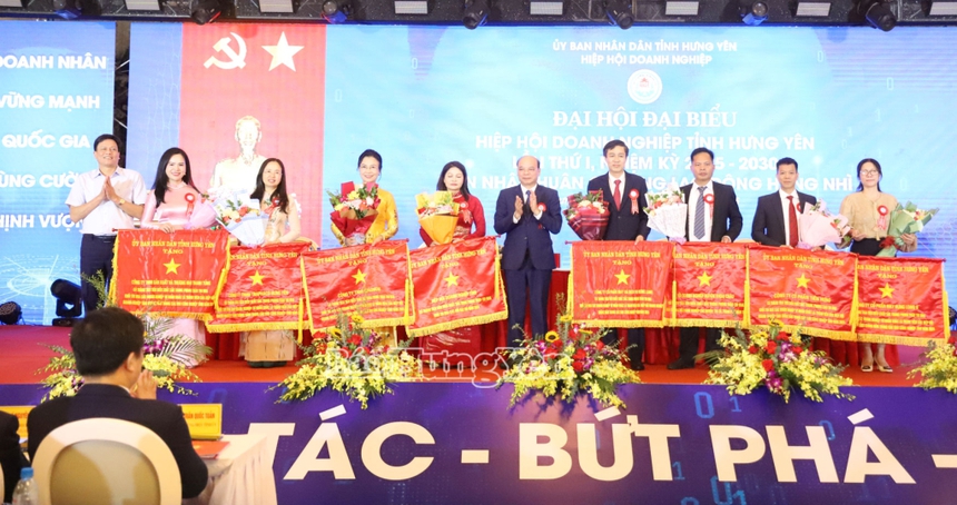 Hiệp hội doanh nghiệp tỉnh Hưng Yên đón Huân chương Lao động hạng Nhì- Ảnh 1. Hiệp hội doanh nghiệp tỉnh Hưng Yên đón Huân chương Lao động hạng Nhì- Ảnh 1.