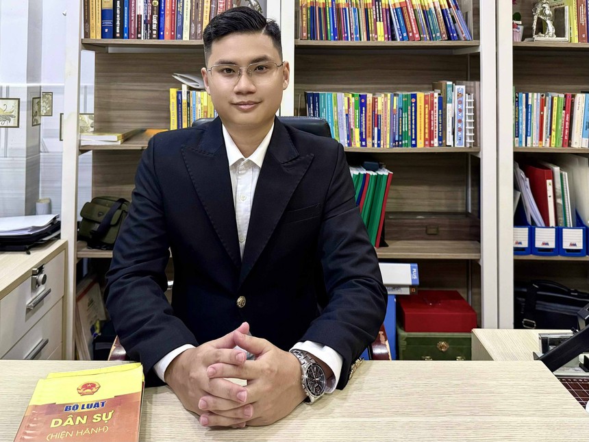 Vụ người đàn ông bị lộ hình ảnh "nhạy cảm tình ái": Ranh giới giữa vi phạm đạo đức và vi phạm pháp luật - Ảnh 1.