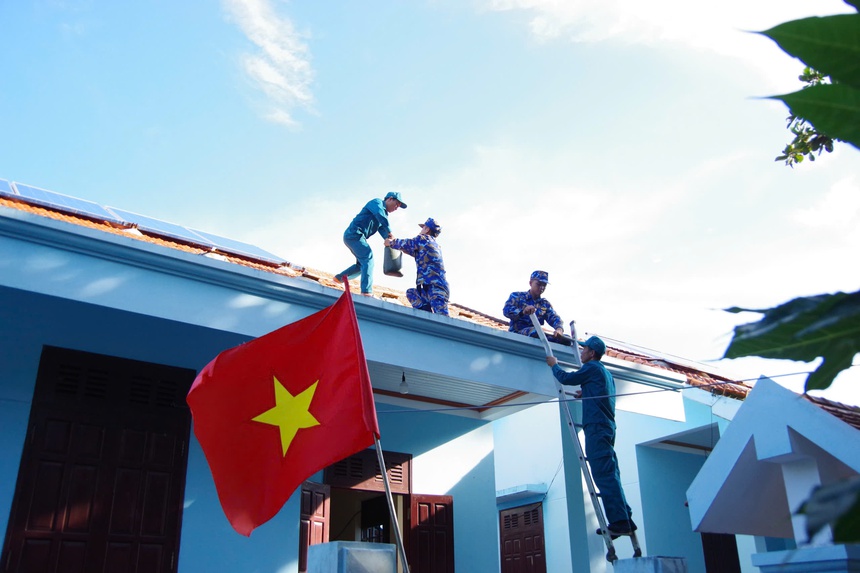 Hơn 3.000 ngư dân đã vào Đặc khu Trường Sa tránh trú bão số 13- Ảnh 1.