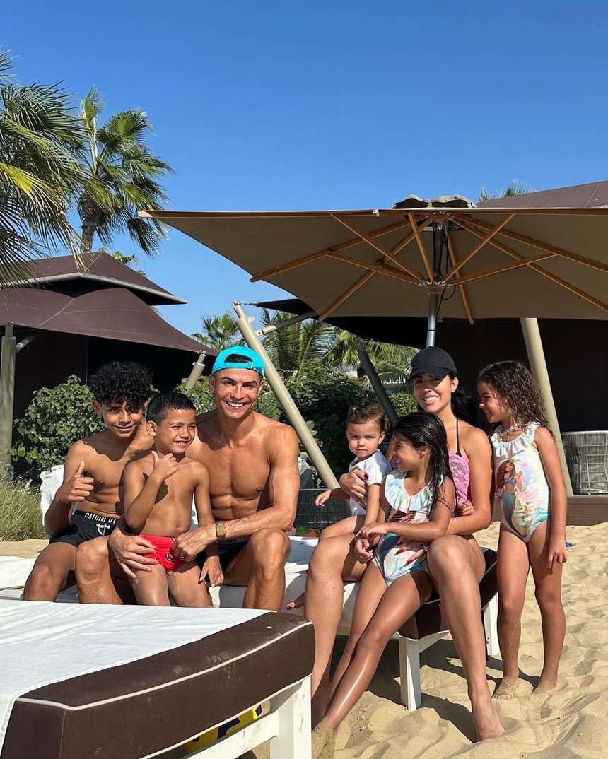 Manchester United muốn có chữ kí của con trai Ronaldo- Ảnh 7.