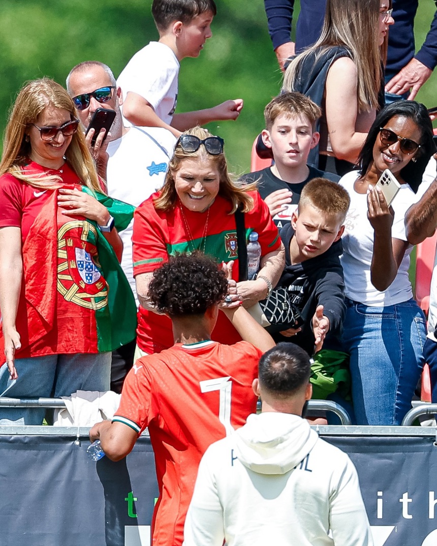 Manchester United muốn có chữ kí của con trai Ronaldo- Ảnh 4.