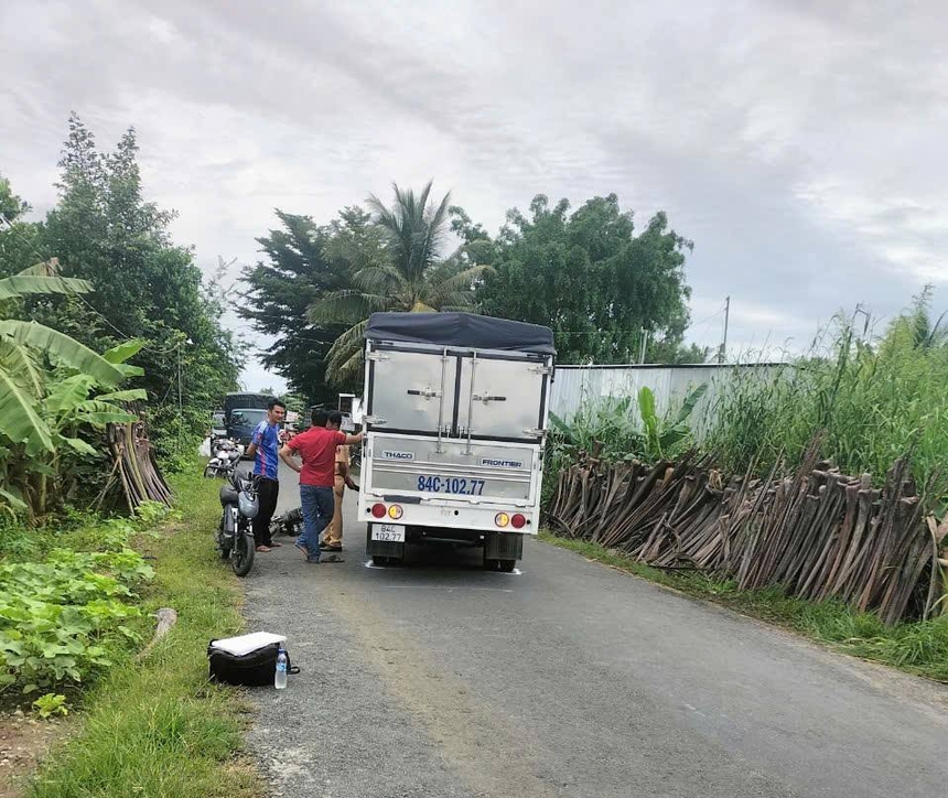 Tài xế xe tải và người cha của bé gái bị tai nạn giao thông tại Vĩnh Long phải bồi thường dân sự như thế nào- Ảnh 2.