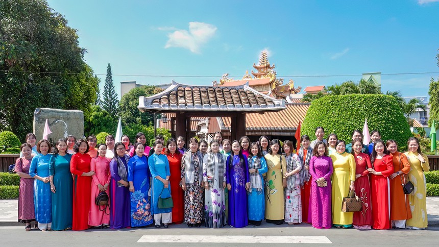 Đoàn công tác TƯ Hội LHPN Việt Nam báo công viếng Bác- Ảnh 5. Đoàn công tác TƯ Hội LHPN Việt Nam báo công viếng Bác- Ảnh 5.