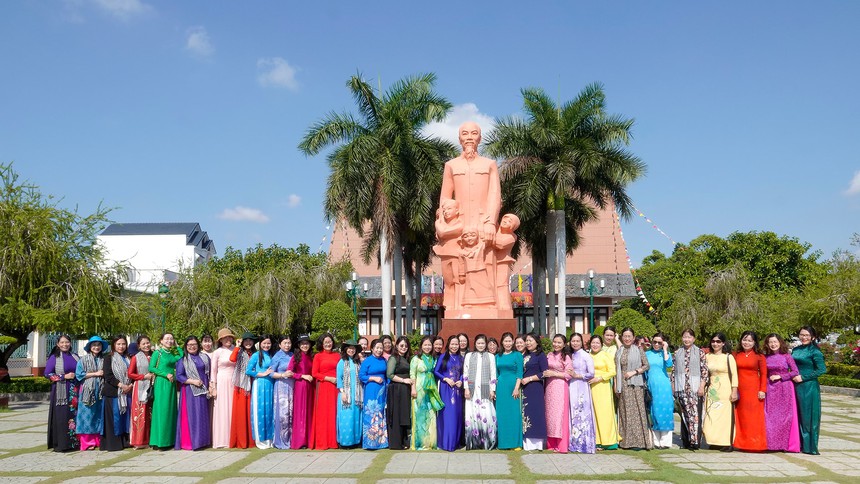 Đoàn công tác TƯ Hội LHPN Việt Nam báo công viếng Bác- Ảnh 4. Đoàn công tác TƯ Hội LHPN Việt Nam báo công viếng Bác- Ảnh 4.
