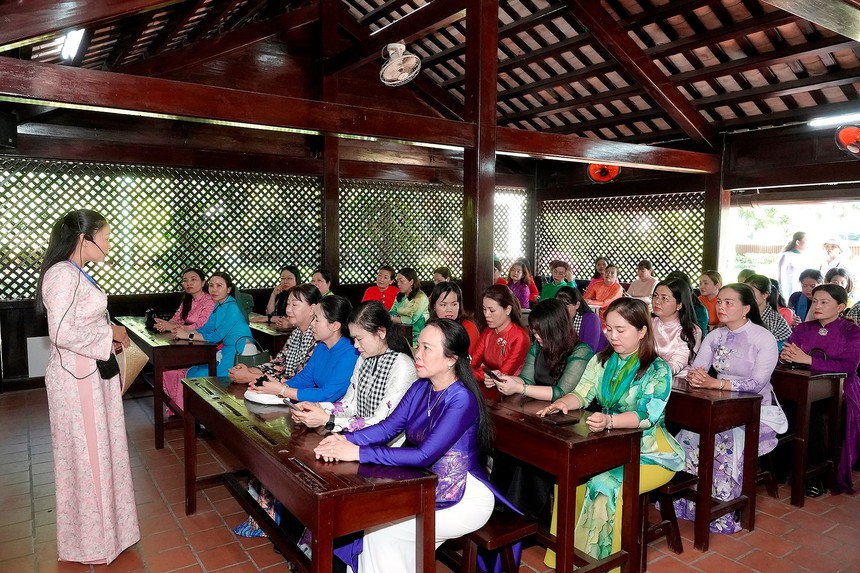 Đoàn công tác TƯ Hội LHPN Việt Nam báo công viếng Bác- Ảnh 3. Đoàn công tác TƯ Hội LHPN Việt Nam báo công viếng Bác- Ảnh 3.