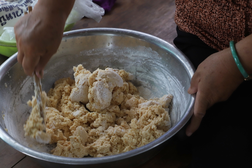 Nghề làm bánh gừng, bánh ớt của người Khmer đang dần mai một- Ảnh 1.
