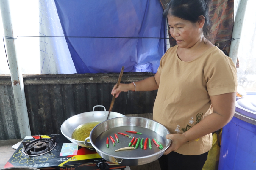 Nghề làm bánh gừng, bánh ớt của người Khmer đang dần mai một- Ảnh 5.