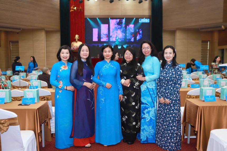 Khai mạc Hội nghị lần thứ 13 Ban Chấp hành TƯ Hội LHPN Việt Nam khóa XIII- Ảnh 1. Khai mạc Hội nghị lần thứ 13 Ban Chấp hành TƯ Hội LHPN Việt Nam khóa XIII- Ảnh 1.