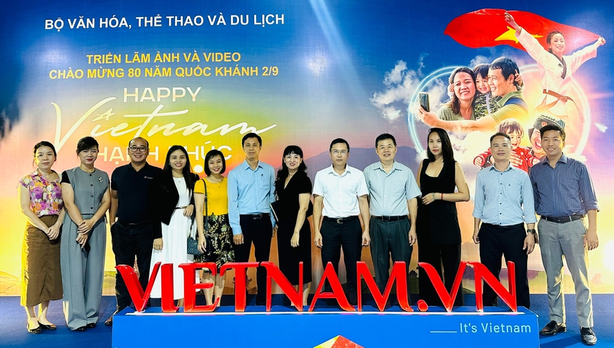 Triển lãm ảnh và video “Việt Nam Hạnh phúc”: Không gian trải nghiệm độc đáo về nghệ thuật và công nghệ - Ảnh 3.
