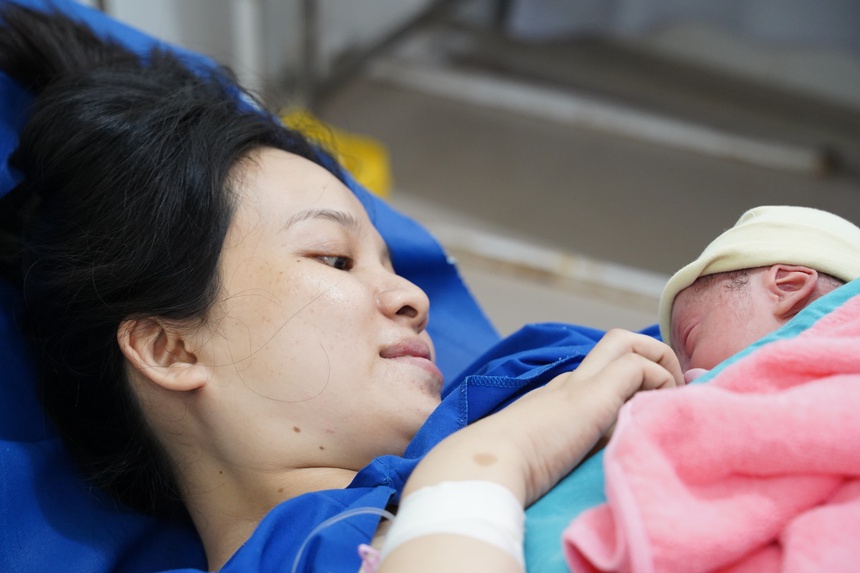 Lý do nhiều trẻ không được bú mẹ hoàn toàn trong 6 tháng đầu đời- Ảnh 1.