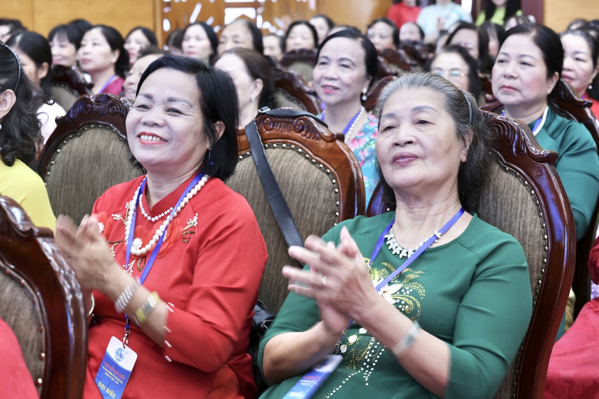 Chủ tịch Hội LHPN Việt Nam Nguyễn Thị Tuyến dự Đại hội phụ nữ điểm của Hà Nội- Ảnh 7.