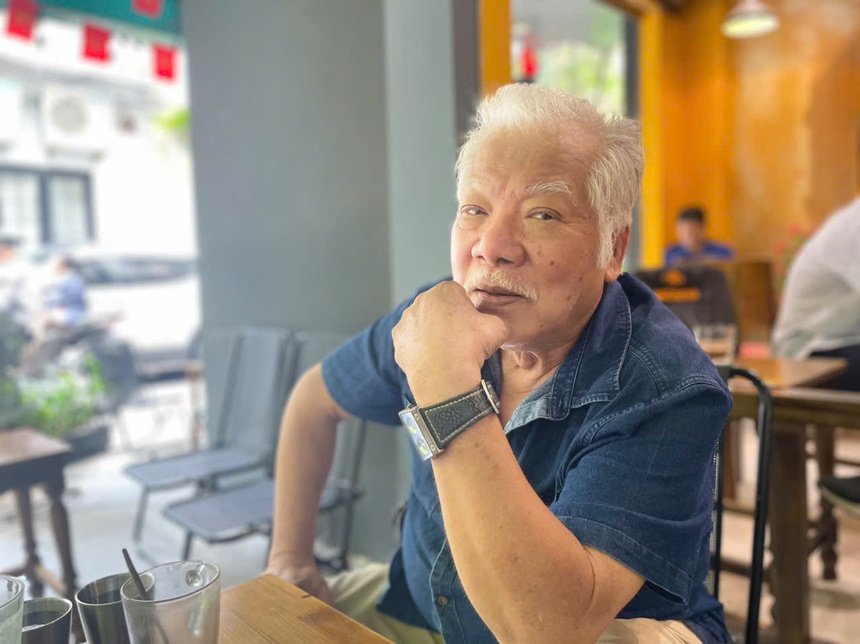 សិល្បករប្រជាជន Le Chuc នៅអាយុជិត 80 ឆ្នាំ។