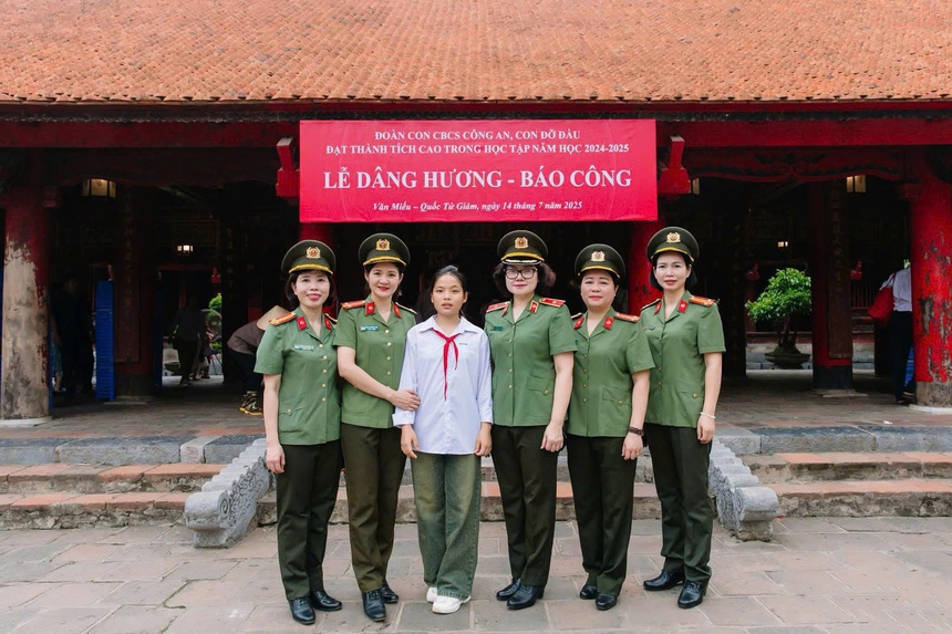 'Mẹ đỡ đầu' - lan tỏa yêu thương đến với trẻ em mồ côi ở Cao Bằng- Ảnh 1.