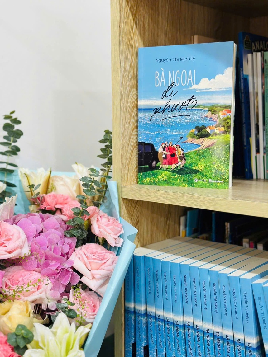 “Bà ngoại đi phượt” bán đất dưỡng già để đổi xe, tự cầm lái rong ruổi 37 ngày xuyên Việt- Ảnh 5.