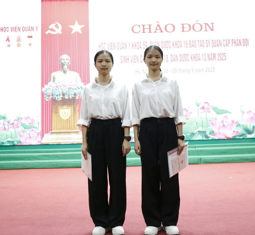 Chị em song sinh trúng tuyển vào Học viện Quân y với điểm tuyệt đối 30/30- Ảnh 1.