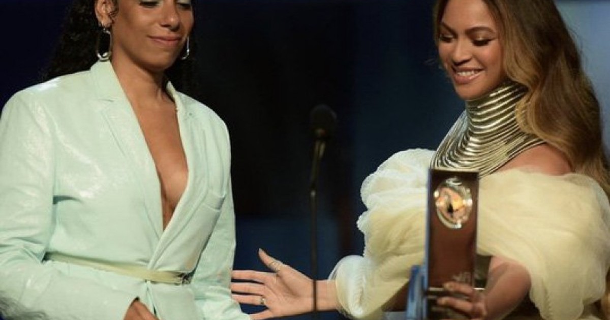Beyonce diện đầm của nhà thiết kế Việt trao giải Thành tựu trọn đời