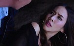 Đêm mưa gió có người gọi điện đến, chồng vội vã quỳ sụp xuống khóc xin lỗi tôi