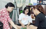 Người mẹ tàn tật gắng gượng nuôi đàn con khôn lớn