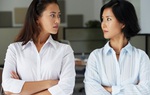 Gia đình lục đục vì mẹ chồng muốn tiền phải "quy về một mối"