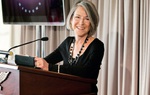 Nữ thi sĩ người Mỹ Louise Gluck giành giải Nobel Văn học 2020