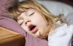 4 tư thế ngủ của trẻ không chỉ nguy hiểm mà còn ngầm báo sức khỏe đang có vấn đề