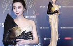 Phạm Băng Băng tái xuất thảm đỏ, ăn vận lộng lẫy nhưng kém sang chỉ vì tham phấn son