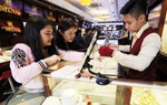 Giá vàng SJC bật tăng, dao động quanh ngưỡng 56,50 triệu đồng