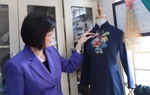 Nhóm Phụ nữ Cộng đồng ASEAN tại Hà Nội thăm và trao quà cho thành viên Hợp tác xã Vụn Art