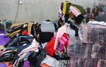 Phát hiện cơ sở gia công hơn 4000 chiếc áo len cũ để bán ra thị trường 