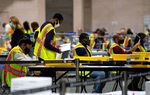 Bầu cử Mỹ 2020: Philadelphia tạm dừng kiểm phiếu qua thư, ứng viên Biden lo lắng