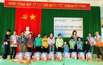 World Vision Việt Nam hỗ trợ 10.000 hộ gia đình chịu ảnh hưởng của bão lụt ở miền Trung 
