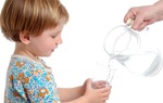 Một vài gợi ý giảm mất nước, bù điện giải cho người bị sởi