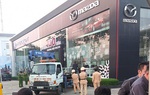 Nữ tài xế lao xe vào Showroom ô tô, 1 người thiệt mạng