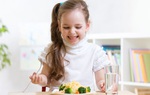 Mùa mưa nên cho trẻ ăn gì giúp trẻ tăng cường sức đề kháng?