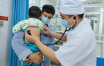 Xuyên đêm cấp cứu cho bé 2 tuổi bị đuối nước