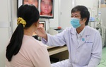 3 người trong cùng gia đình mắc bệnh sợ ánh nắng mặt trời