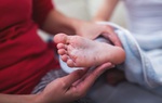 Khi nào cần cho trẻ nhập viện theo dõi và điều trị bệnh tay chân miệng?