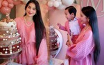 Mặc ai diện màu đỏ chuẩn Noel, Phạm Hương lên đồ đôi hồng rực cùng nhân vật đặc biệt
